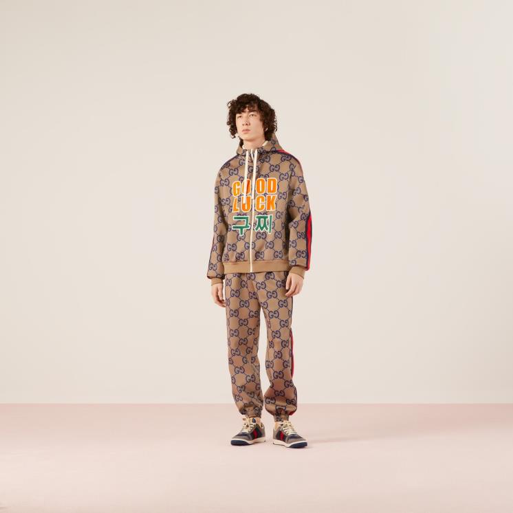 GUCCI 코리아 익스클루시브 점보 GG 스웨트 셔츠 3백20만 원, 조깅 팬츠 2백33만 원 