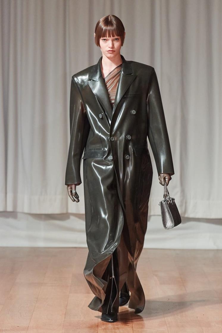 아벨라노, 라텍스 더블 브레스트 코트 약 2백 50만 원