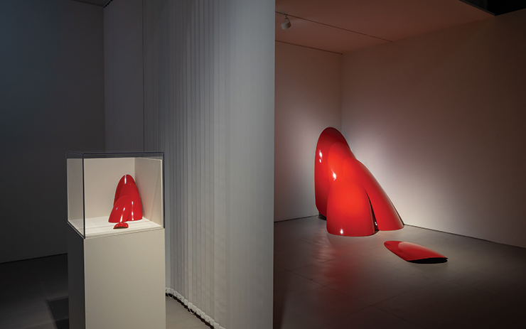 <Red Nalis Model>, 2021(좌), <Red Nails>, 2019.(우)
