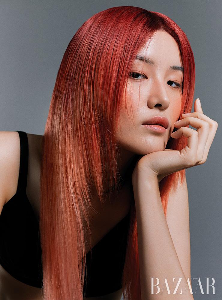실크 소재 브라 톱은 Prada.