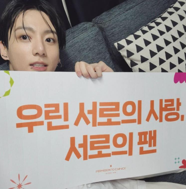 사진 / 정국 인스타그램 @abcdefghi__lmnopqrstuvwxyz
