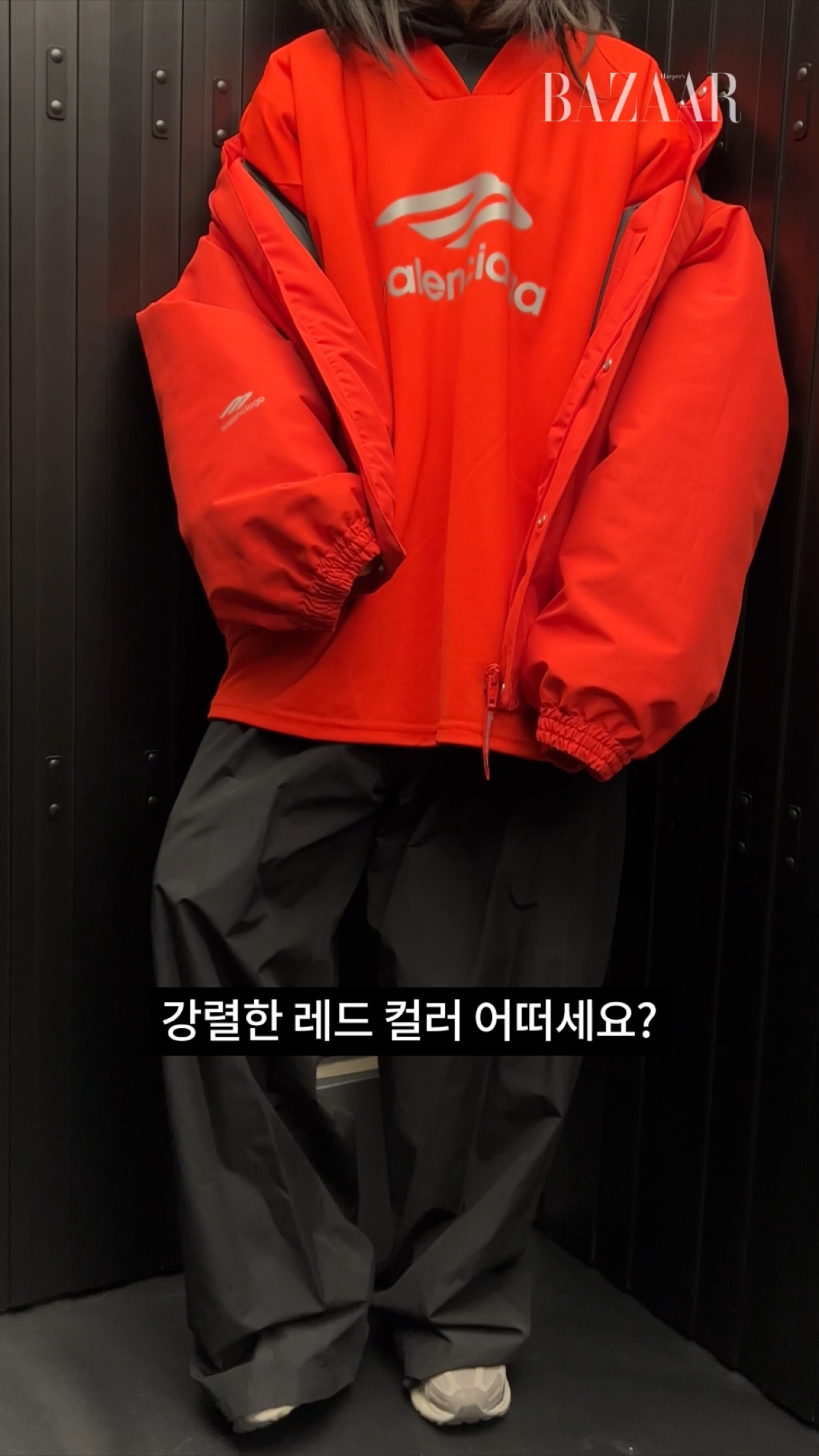 3B 스포츠 아이콘 방수 오버사이즈 후디 블랙 3백21만5천원, 3B 스포츠 아이콘 스키 라지 핏 롱 슬리브 티셔츠 레드 1백58만5천원, 3B 스포츠 아이콘 스키 파카 레드 5백82만5천원