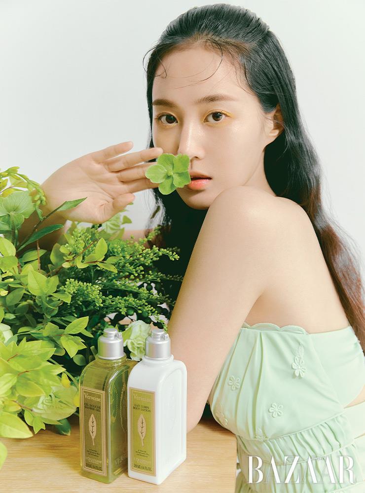 민소매 원피스는 Self-Portrait.