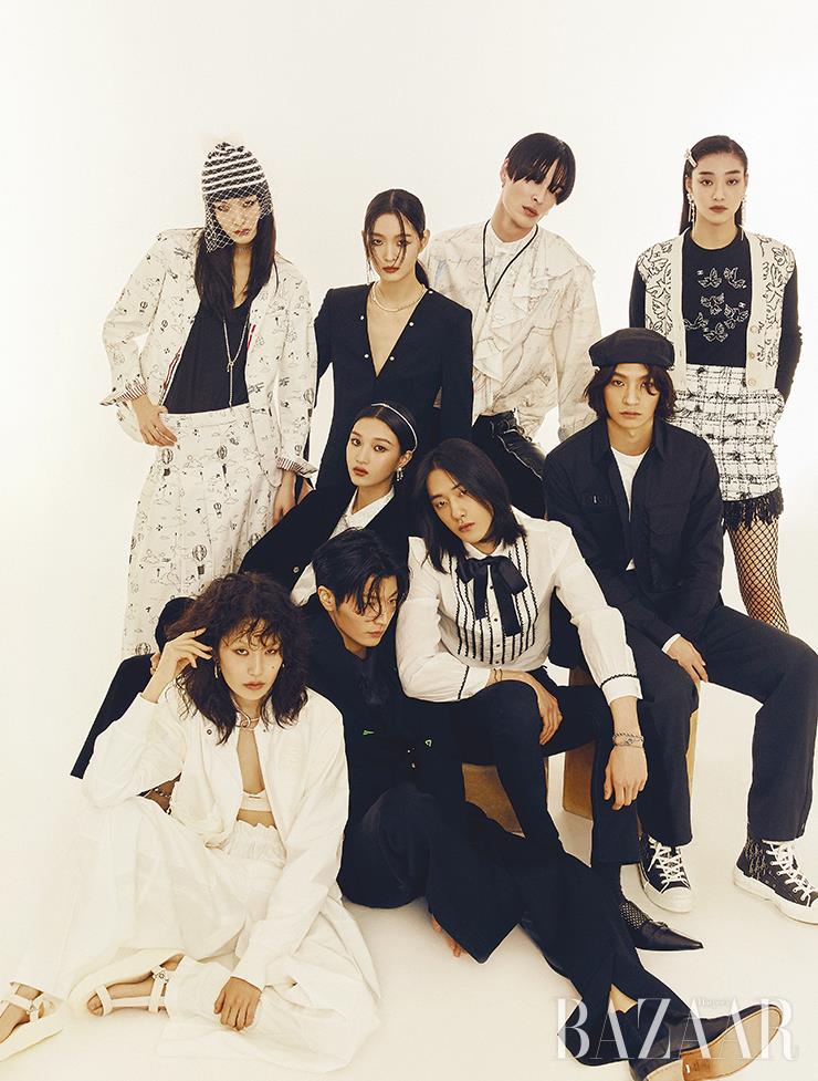 (왼쪽 위부터 시계 방향) 서현이 입은 의상은 Thom Browne. 목걸이는 Verutum. 서윤이 입은 드레스는 Off-White&trade;. 귀고리, 초커는 Verutum. 경진이 입은 의상은 Alexander Mcqueen. 목걸이는 Chrome Hearts. 설희가 입은 의상과 액세서리는 Chanel. 종석이 입은 의상과 액세서리는 Dior Men. 태희가 입은 의상과 액세서리는 Saint Laurent by Anthony Vaccarello. 나령이 입은 의상과 액세서리는 Miu Miu. 현재가 입은 의상과 액세서리는 Louis Vuitton. 도현이 입은 의상과 액세서리는 Herm&egrave;s. 귀고리는 Verutum.