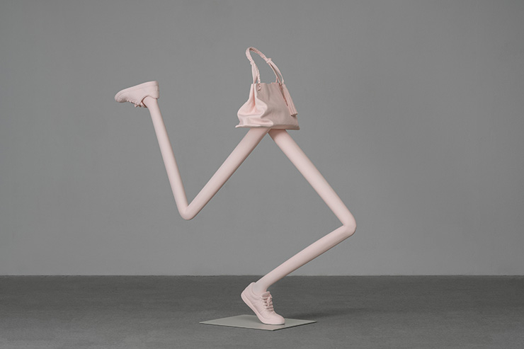 Erwin Wurm, <Hurry Along(Bag Sculptures)>, 2023, Aluminum, paint, 71.65x22.05x75.59 inches, 182x56x192cm. Courtesy the artist and Lehmann Maupin, New York, Hong Kong, Seoul, and London.