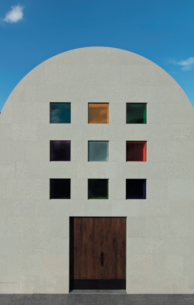 ‘Austin’, 2015(South façade), Artist-designed building with installation of colored glass windows, black and white marble panels, and redwood totem, 60×73×26 ft. 4 in. ©Ellsworth Kelly Foundation, Photo courtesy Blanton Museum of Art, The University of Texas at Austin