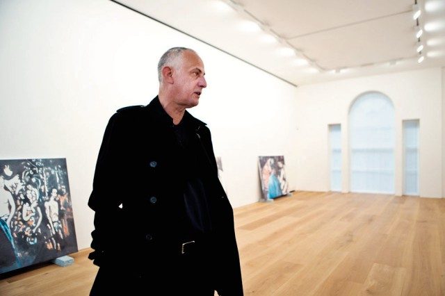 런던 갤러리에서 열린 'Luc Tuymans: Allo!'에서 뤽 투이만(Luc Tuymans), 2012.