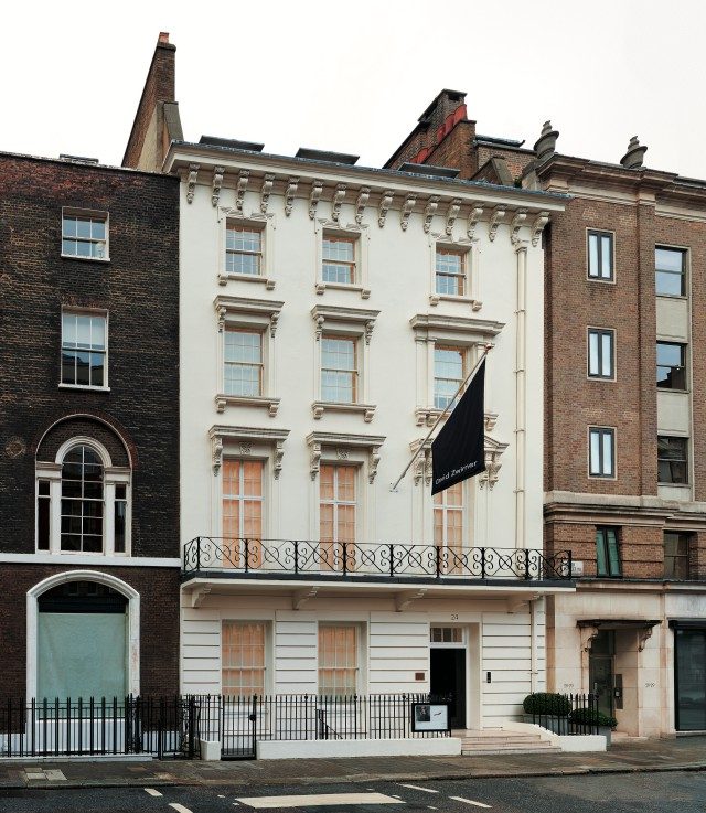 런던에 문을 연 갤러리 외관, 2012.