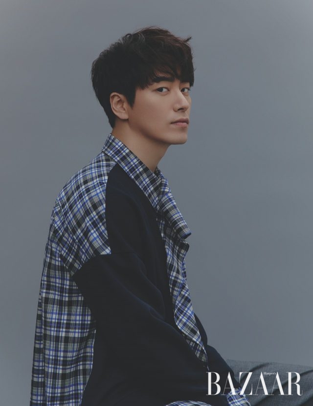 셔츠는 Woo Young Mi 제품.