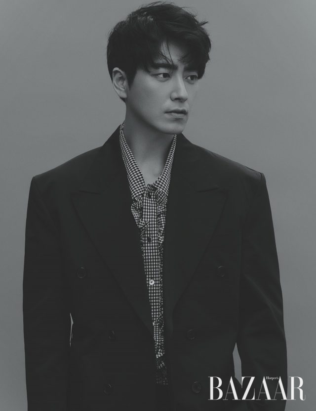 셔츠와 재킷은 모두 Ordinary People 제품.