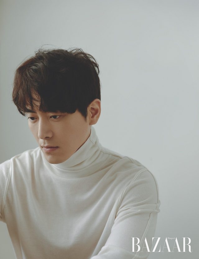 터틀넥은 Ermenegildo Zegna 제품.