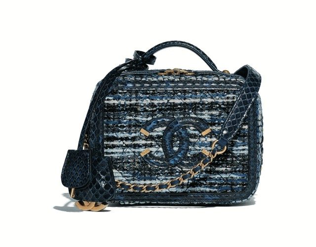 로고 디테일의 트위드 소재 체인 백.