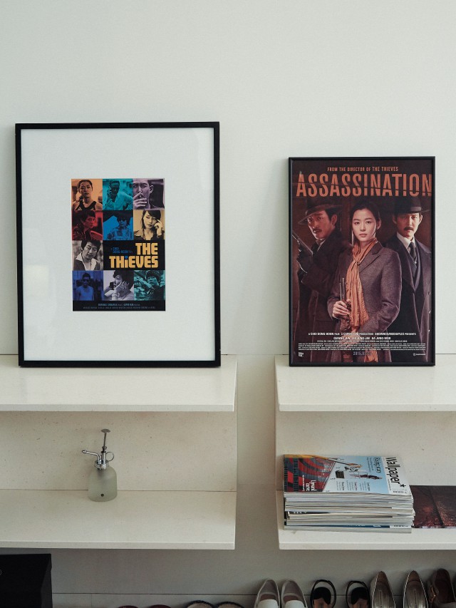 ‘꽃피는 봄이 오면’이 디자인한 영화 '암살'과 '도둑들'의 해외 포스터.