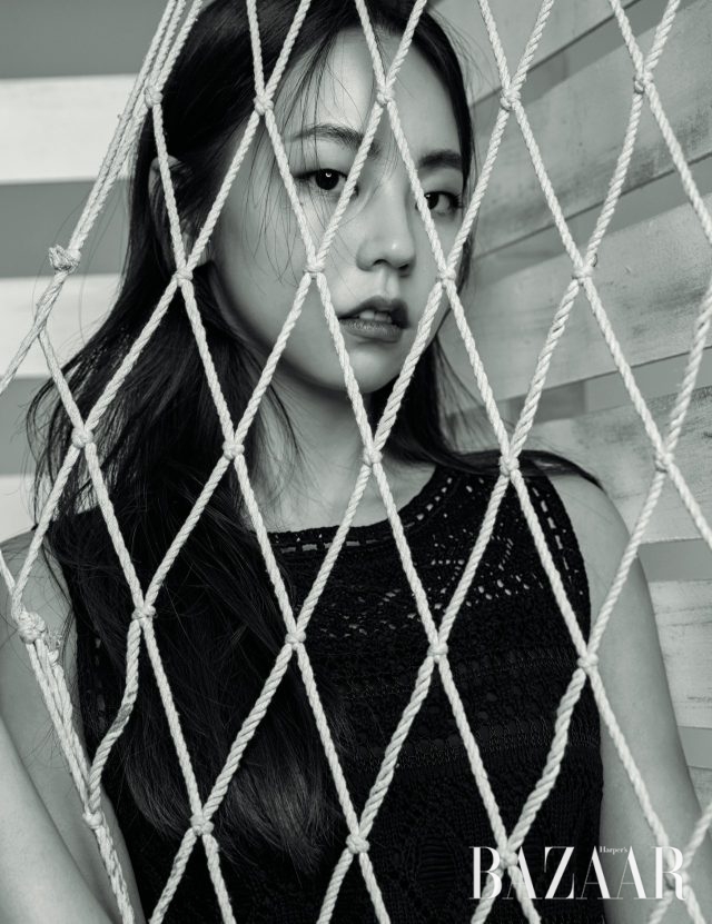 니트 소재의 슬리브리스 롱 드레스는 80만원대로 Polo Ralph Lauren 제품.