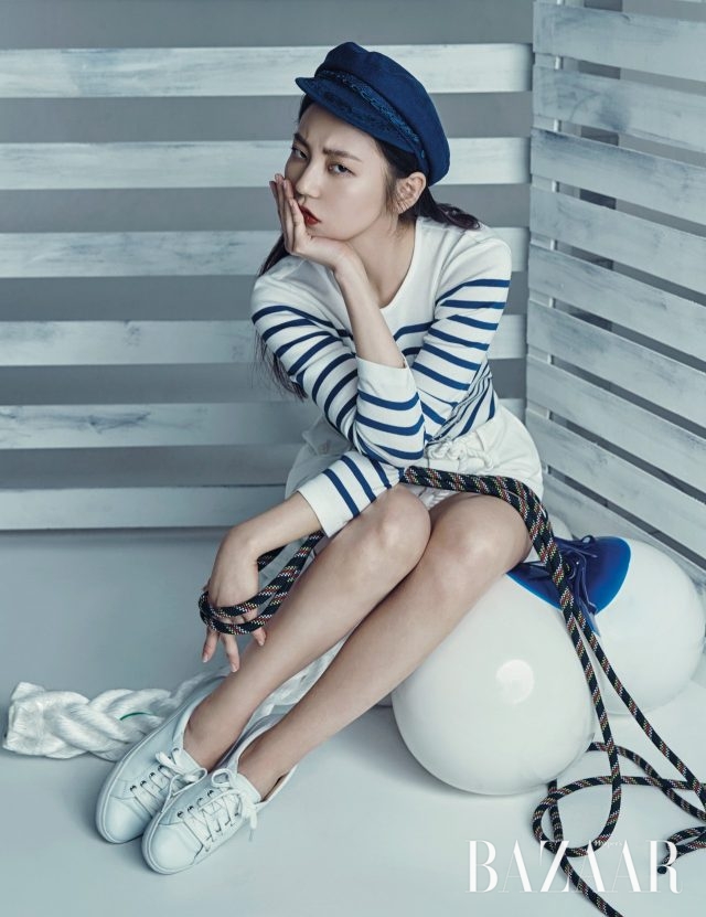 스트라이프 티셔츠는 20만원대, 쇼츠는 19만원대, 스니커즈는 18만원대로 모두 Polo Ralph Lauren 제품.