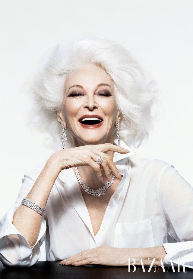 위대한 여성. 블라우스는 Carolina Herrera, 주얼리는 모두 Chopard 제품.