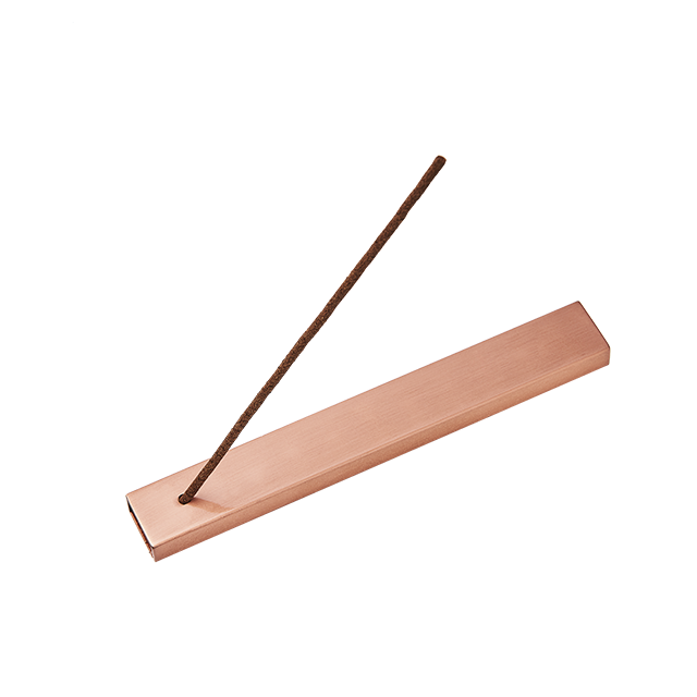 향기로운 향료 시장과 즐비한 향수 상점들이 있는 마라케시에 방문할 때는 캐리어에도 향을 담아가야 할 것 같다. 유자 향이 상쾌한 인센스는 Freed 