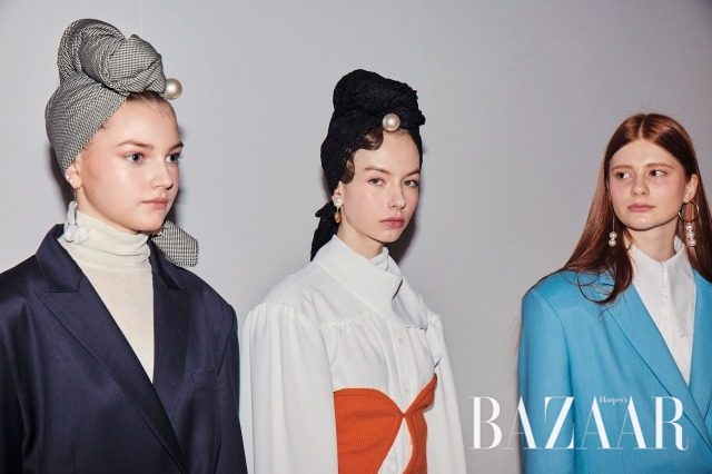 동양적인 헤어 피스로 완성한 페미닌 ‘무드’.