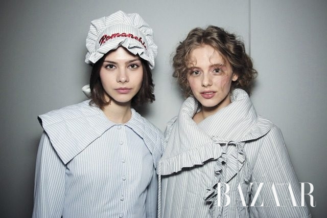 낮잠에서 갖 깨어난 듯한 소녀들을 런웨이에 세웠다.