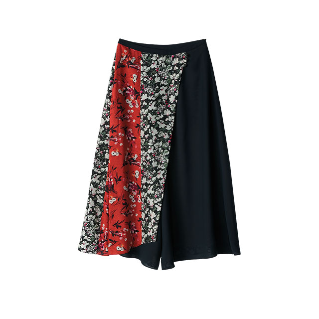 다양한 패턴이 패치워크된 미디스커트는 Acne Studios 
