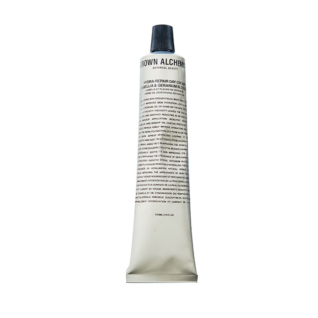 뜨겁게 달궈진 피부를 진정시켜줄 오가닉 수분 크림은 
Grown Alchemist by La Perva 
