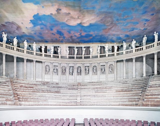 칸디다 회퍼, ‘Teatro Olimpico Vicenza I 2010’, C-Print, 184 × 222cm