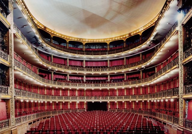 칸디다 회퍼, ‘Teatro Cervantes Buenos Aires I 2006’, C-Print, 184 × 244cm