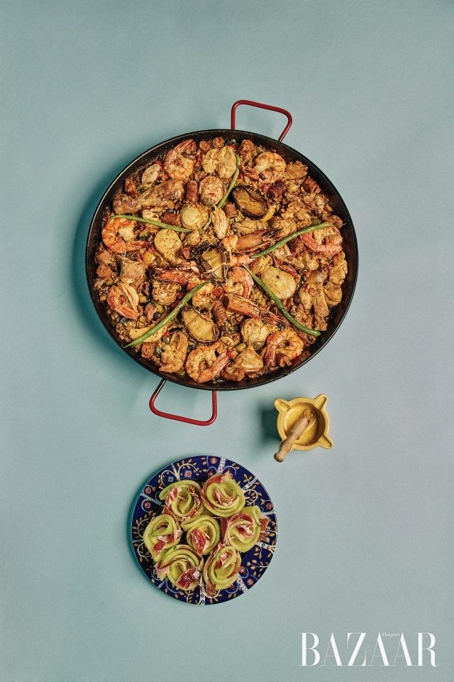 천운영이 노라노를 위해 준비한 초리초와 파에야.