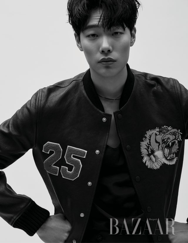 블루종은 Gucci, 팬츠는 Lanvin by Koon 제품.