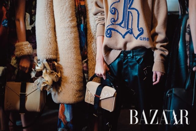 2016 F/W 크리스토퍼 케인 쇼의 백스테이지 광경.