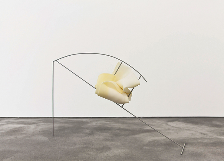  Thea Djordjadze, <Untitled>, 2010, Steel, paint, foam rubber, 100x160x30cm.