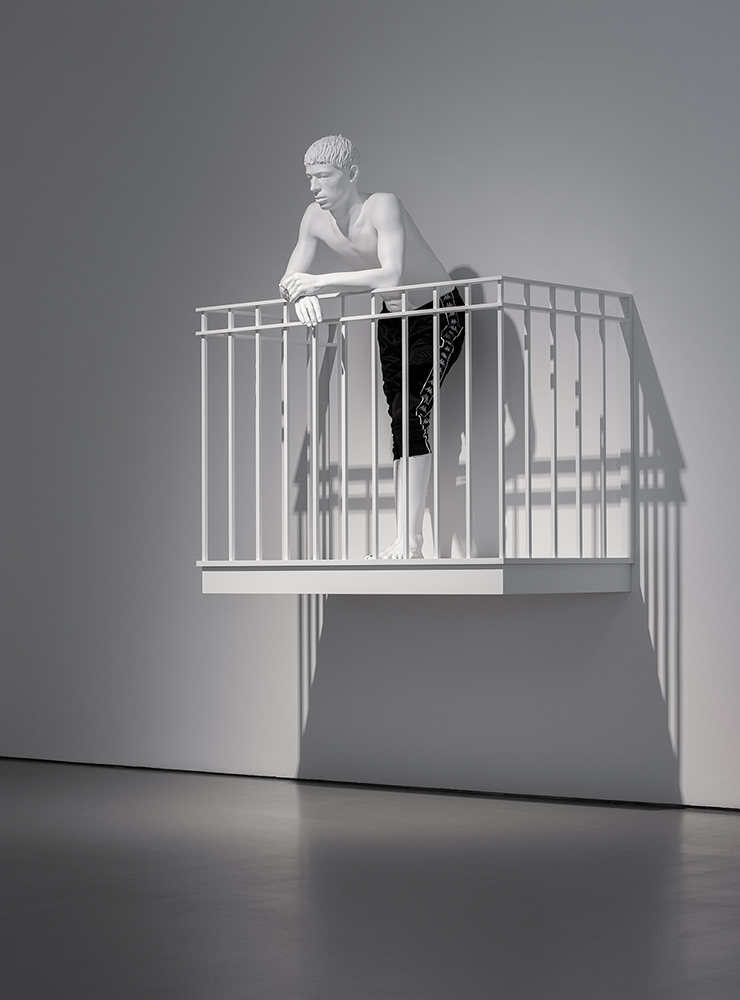 <The Observer (Kappa)>, 2019, Epoxy, lacquer, aluminium, steel, fabric, 163x144x90cm, Courtesy of Kyung-Tak Kim, Seoul. ≪오! 마이시티≫ 전시 전경, 파라다이스 아트스페이스, 인천. 사진: 박명래