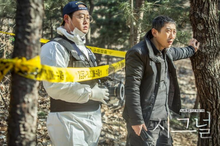 이유준과 김원해 / tvN 드라마 <시그널> 스틸