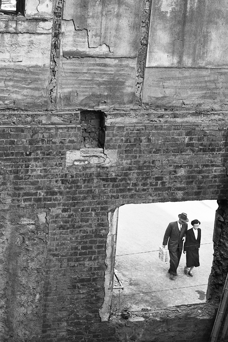 한영수, 서울 명동 1956. © 한영수문화재단