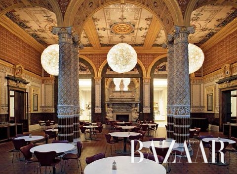 19세기 카페 데커레이션 양식을 보여주는 V&A 카페 (© Victoria and Albert Museum, London)