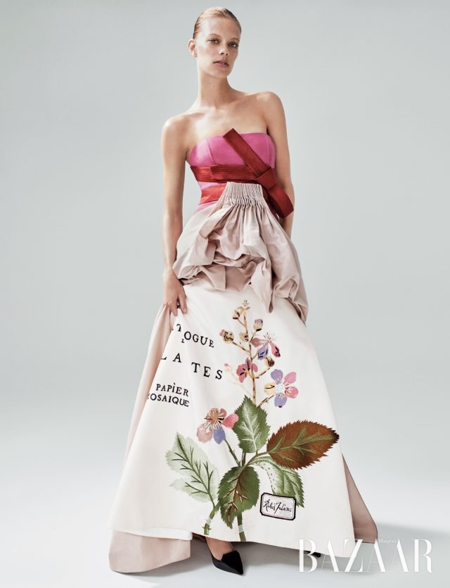 2011년 S/S 컬렉션의 드레스.