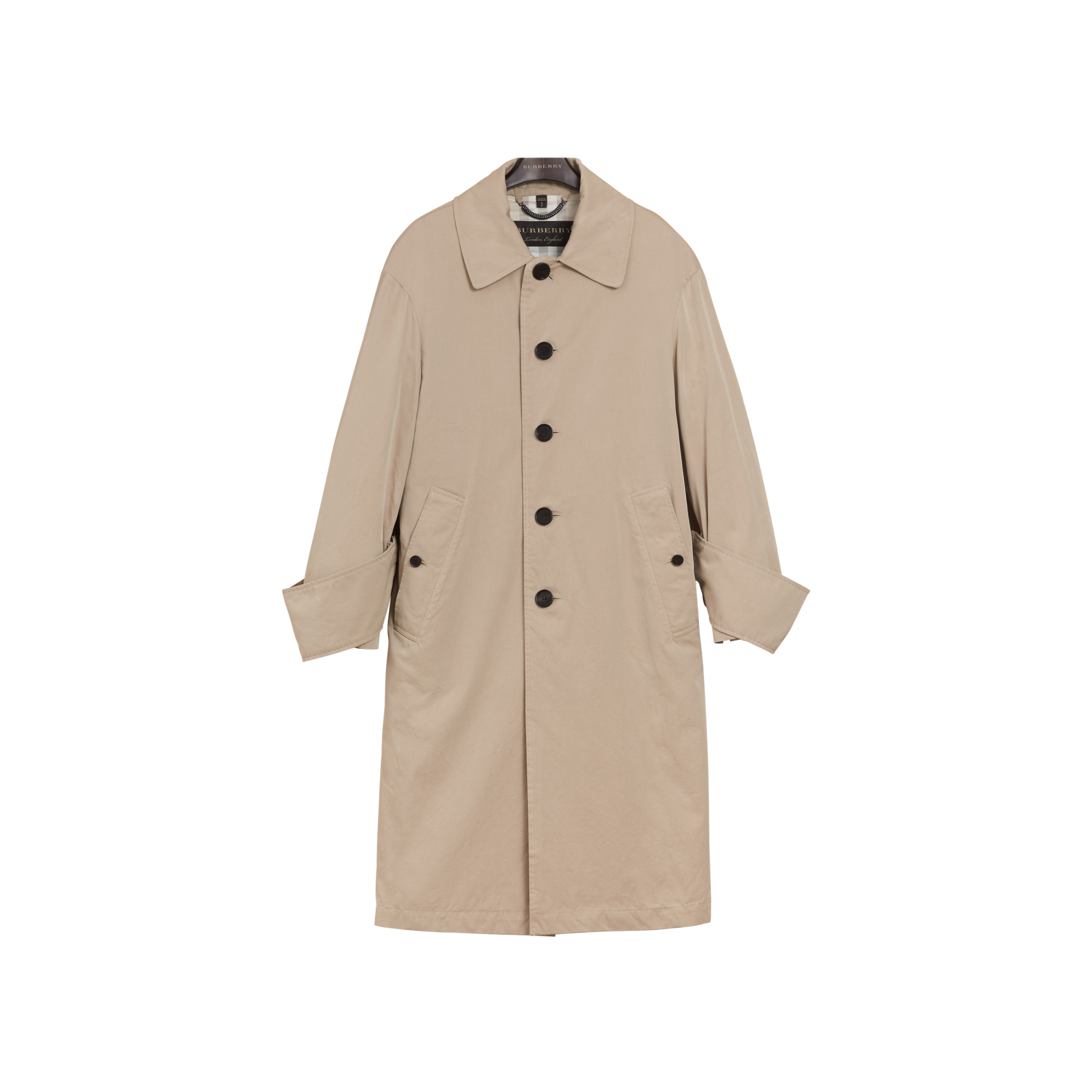 클래식한 디자인의 트렌치 코트는 2백만원대로 Burberry 제품.