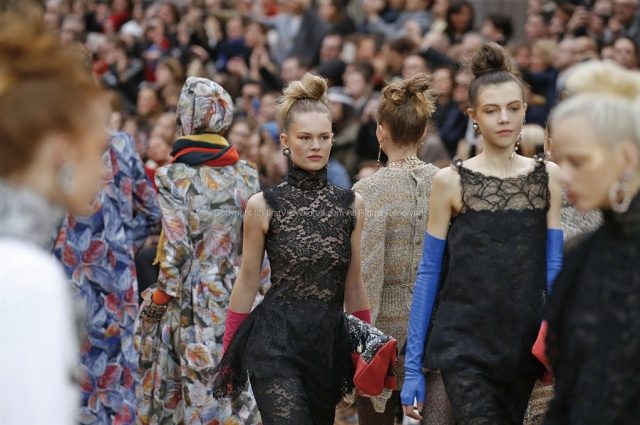 샤넬의 2018 F/W 컬렉션 피날레.