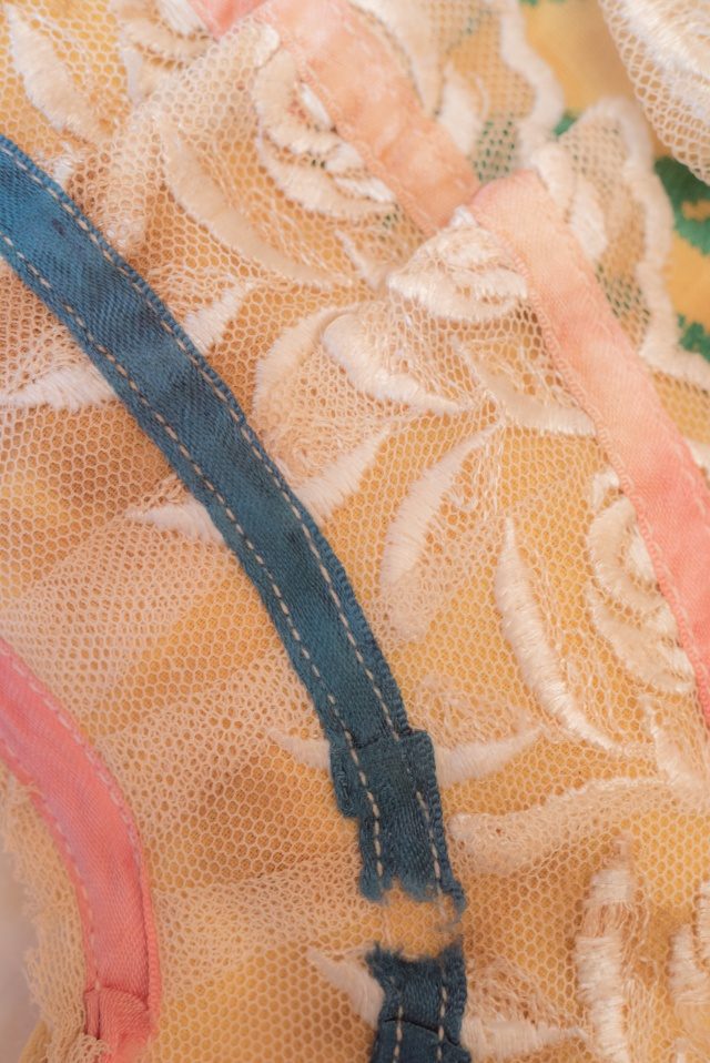 칼로의 옷 디테일.