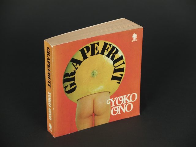 1971년 판 Grapefruit 표지 이미지.