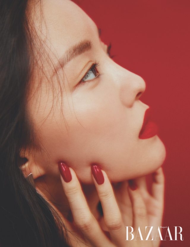 귀고리는 Milton Attica.