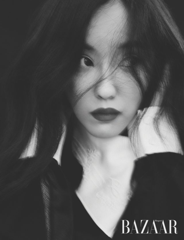 점프수트는 Fendi, 귀고리는 Katenkelly.