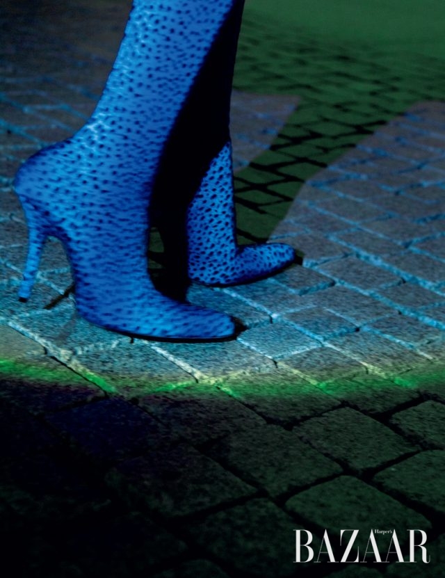 펜타 슈즈는 가격 미정으로 Balenciaga.