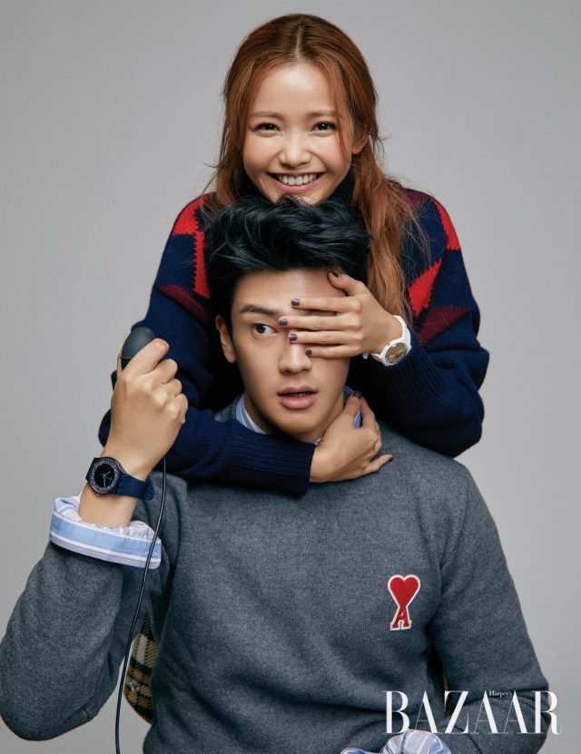 하연수가 착용한 ‘스파클나이트’ 시계는 9만원, 구자성이 착용한 ‘다크스파클스’ 시계는 10만3천원 모두 Swatch. 하연수가 입은 드레스는 Isabel Marant, 귀고리는 Recto, 구자성이 입은 재킷은 Cos, 터틀넥 톱은 Fendi.