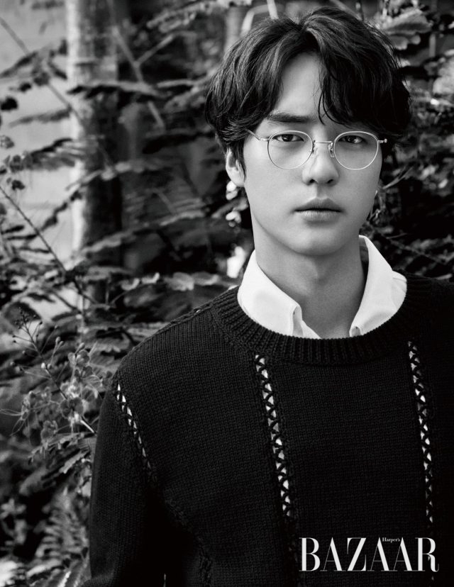 니트 Dries Van Noten, 아이웨어 MATSUDA, 셔츠스타일리스트 소장품.