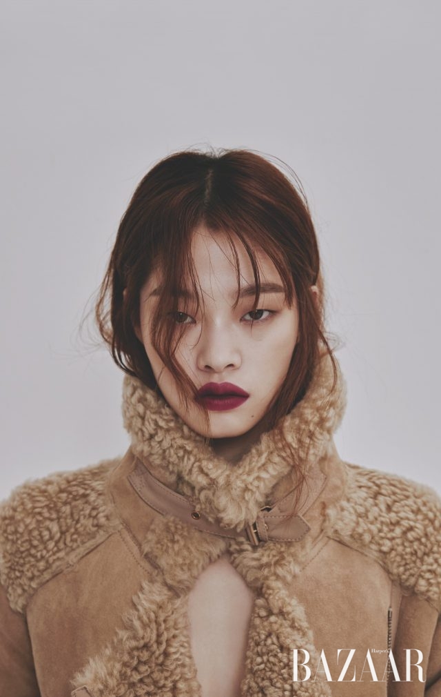 무톤 재킷은 Tod’s.