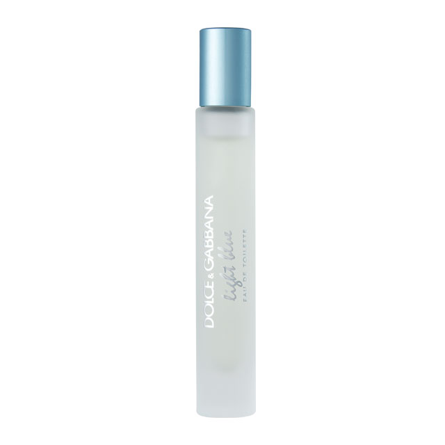 Dolce & Gabbana 라이트 블루 EDT 여름날의 낮과 눈부신 밤을 플로럴 프루티 향기로 표현했다. 7.4ml 2만5천원.