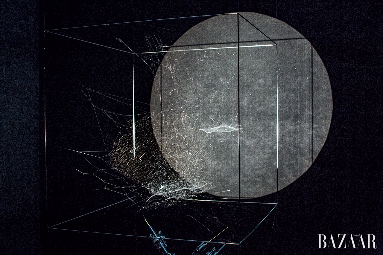토마스 사라세노(Tomas Saraceno)의 ‘Sonic Cosmic Webs’