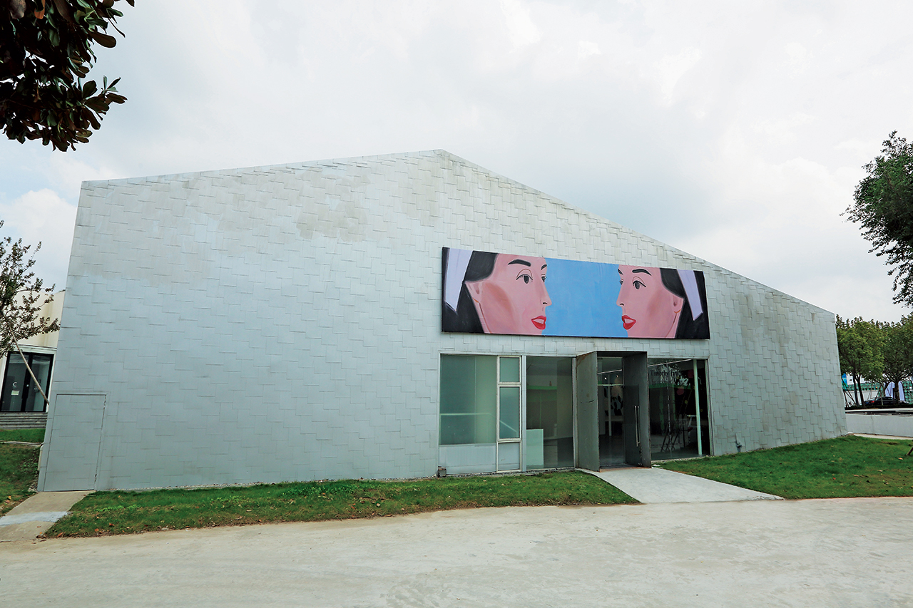 알렉스 카츠의 작품을 전시한 티모시 테일러 갤러리