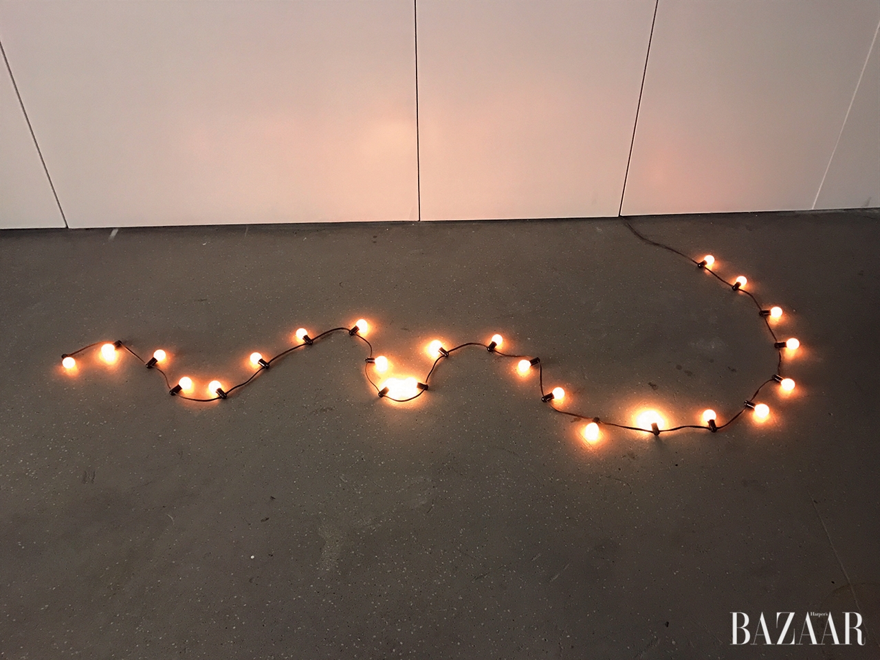 록번드 아트 뮤지엄에서는 펠릭스 곤잘레스 토레스의 대형 회고전이 열리고 있다